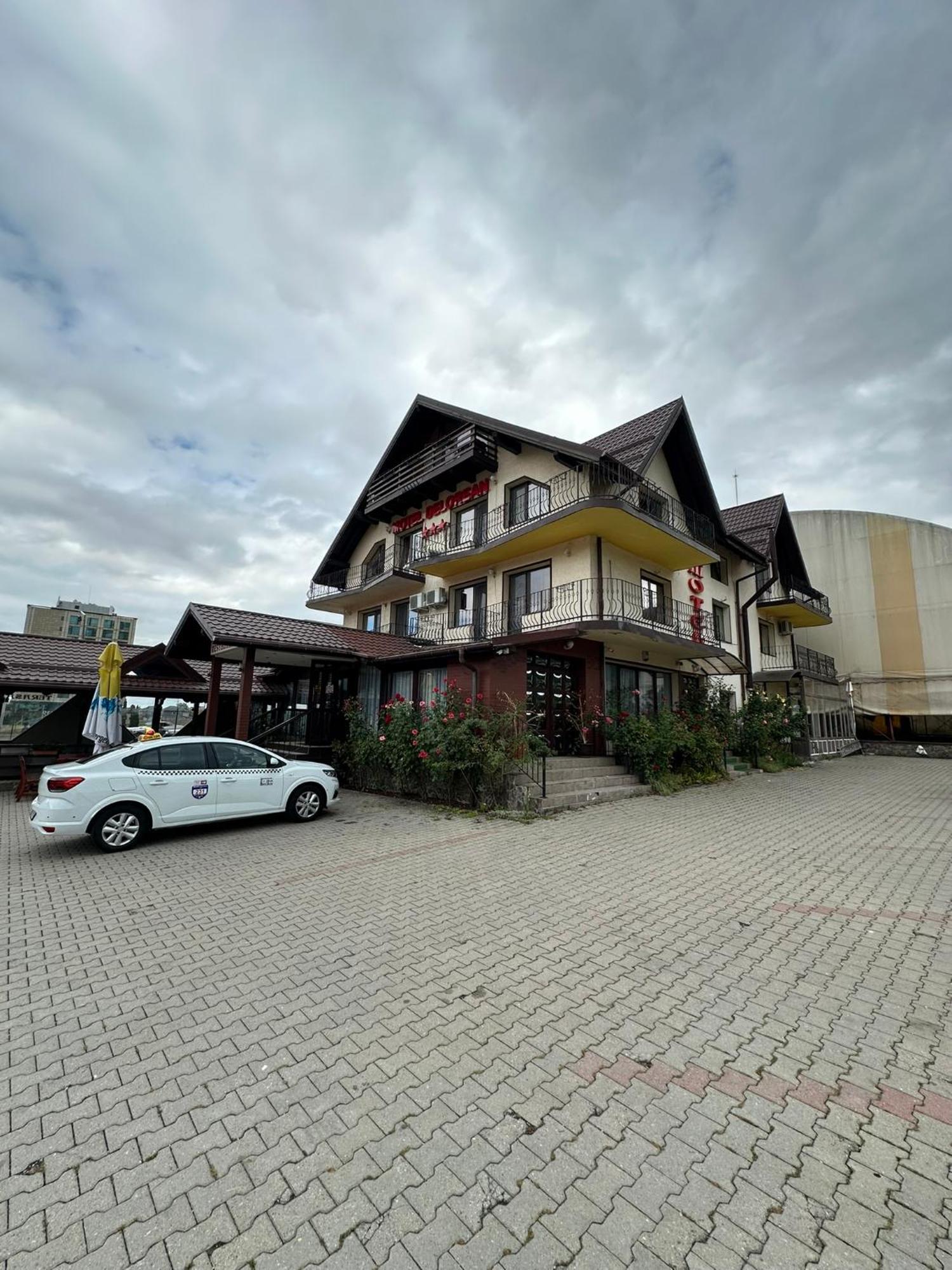Restaurant Motel Dolorean Săcele Exteriér fotografie